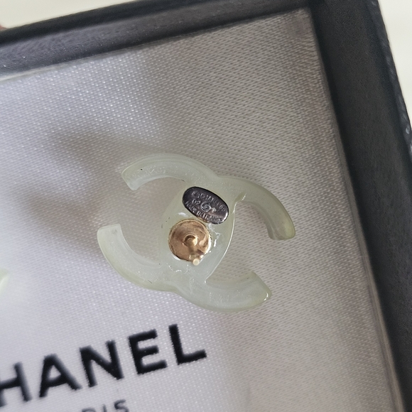 🍃 Chanel CC Stud Earrings 🍃 - Picture 5 of 9